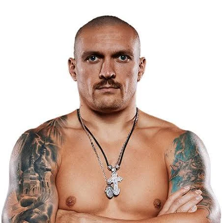 Tyson Fury Defeats Makhmudov, Challenges Anthony Joshua for Mega Fight As an amateur, Usyk won heavyweight gold medals at the 2011 World Championships and 2012 Olympics while accumulating a record of 335 wins and 15 losses