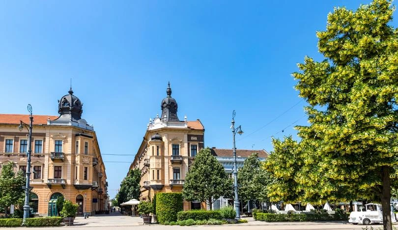 Speaking to a large crowd in Debrecen, Péter Magyar expressed confidence in a major political shift. Addressing over 10,000 supporters of his Tisza party, he emphasized the need for a democratic, transparent, and corruption-free Hungary.